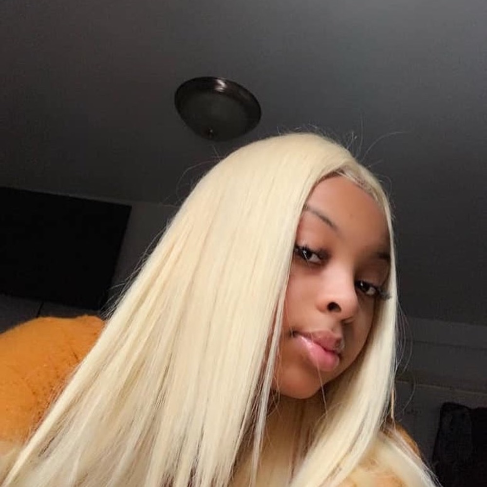 Meet your Posher, Nola